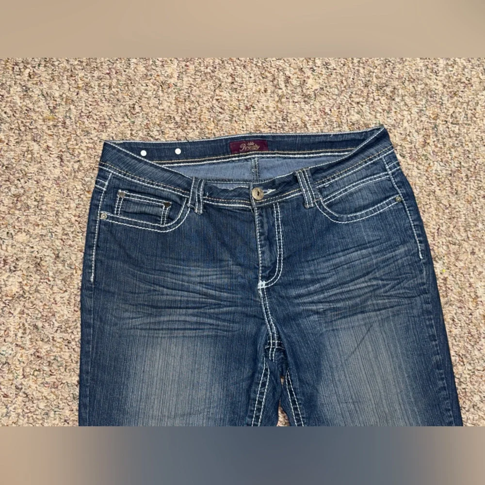Women's size 12 Royalty by YMI Blue Cropped Jeans capris‎
